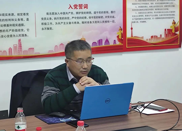 我所副主任靳鹏飞律师应邀为长治湖南商会成员进行商务合同专···