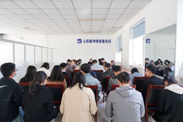 政治学习不松懈    业务培训不停歇