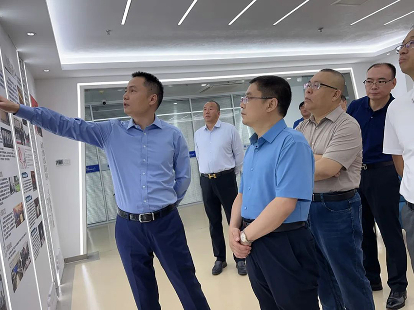 我所主任段宏坤带队赴南京律协等单位走访调研